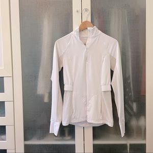 Fabletics long sleeve white pullover jacket with pockets and pouch on back.